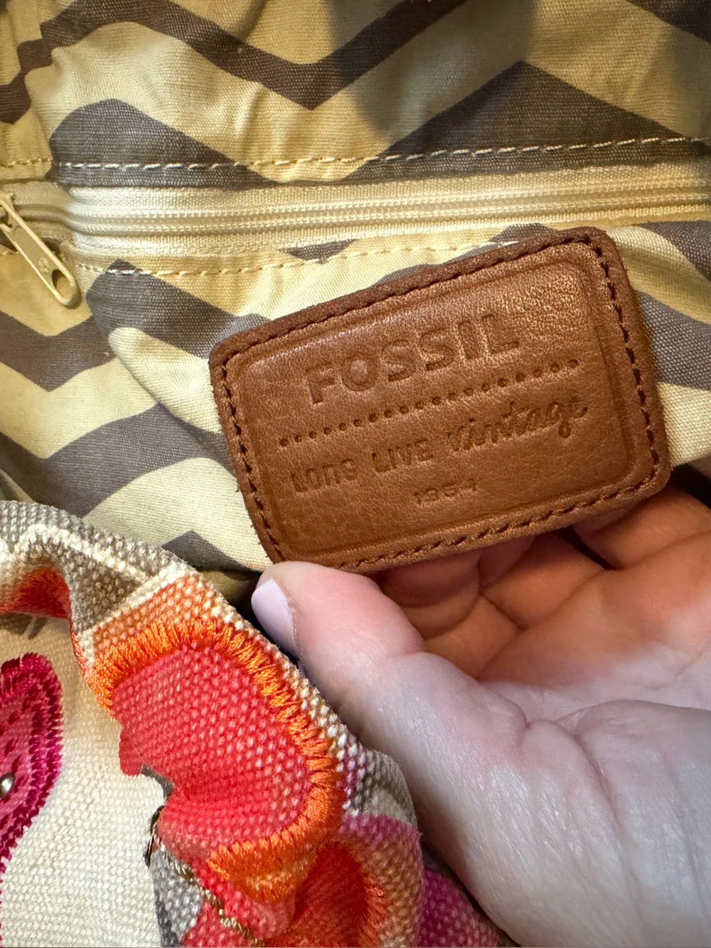 Fossil Vintage Y2K Floral Appliqué Canvas Shoulder Bag in Brown and Multicolor - Picture 10 of 14